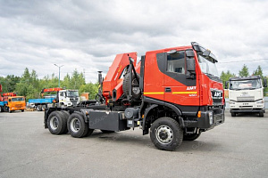 Седельный тягач АМТ 632910-C11 c КМУ ИМ-320